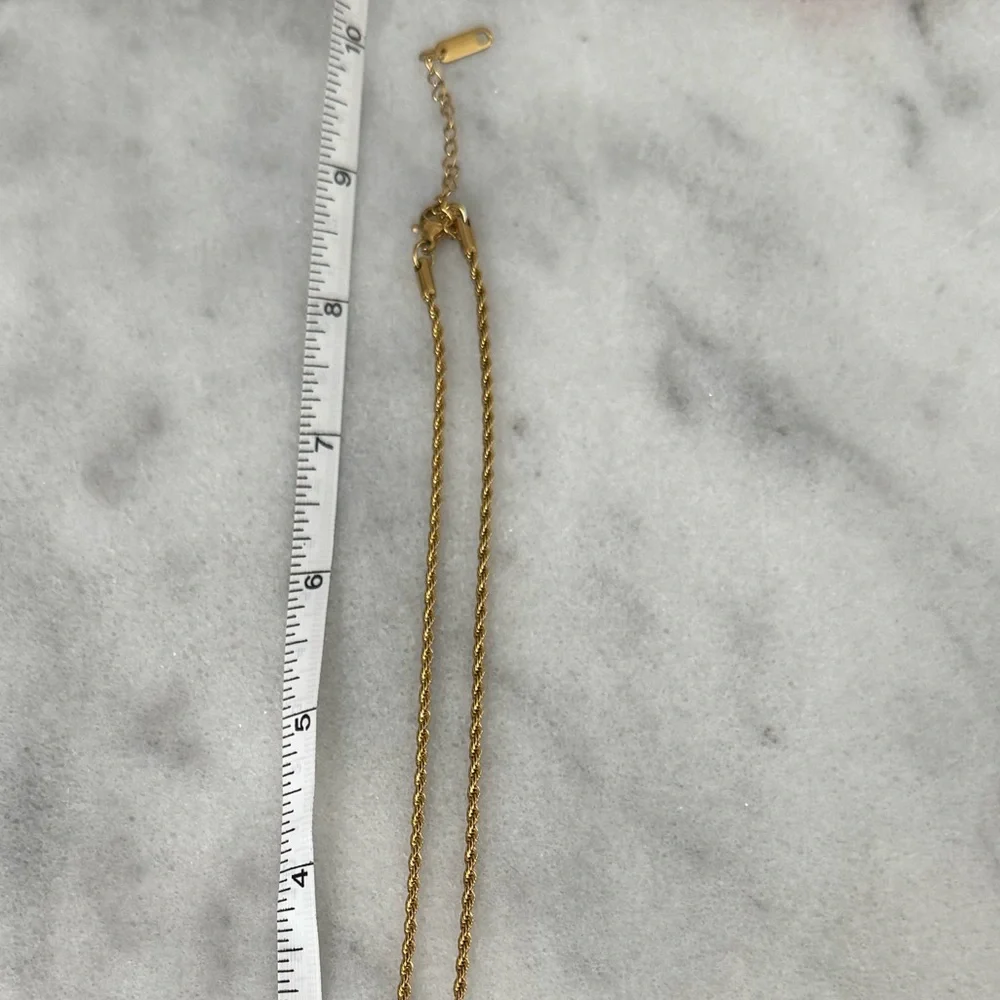 Gold Vintage Style Hammered Irregular Pendant Necklace   Brand New